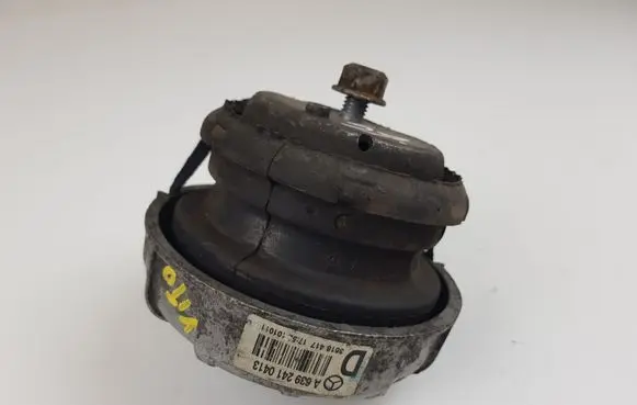 Mercedes-Benz Vito Viano W639 Engine mount bracket A6392410413