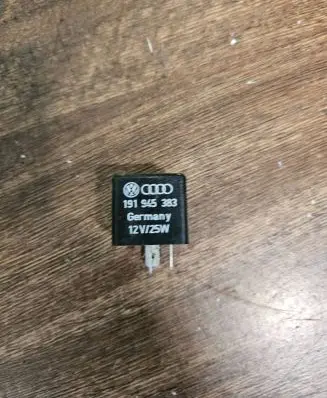 Volkswagen PASSAT B3 Other relay 191945333