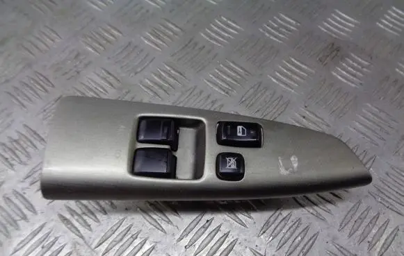 Toyota Corolla Verso E121 Front door window switch trim 