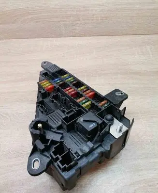 BMW 5 E60 E61 Fuse box set 6906618 518956040