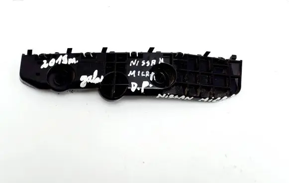 Rear bumper mounting bracket