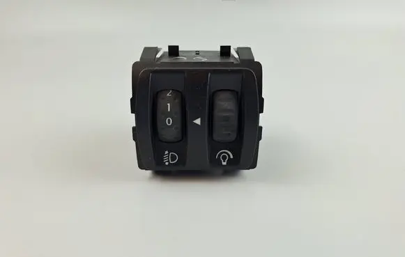 Renault Twingo II Headlight level height control switch 8200095495B