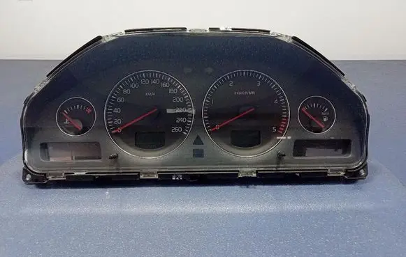 Volvo V70 Speedometer (instrument cluster) 8673262
