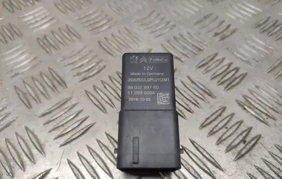 Ford Kuga II Glow plug pre-heat relay 9803299780