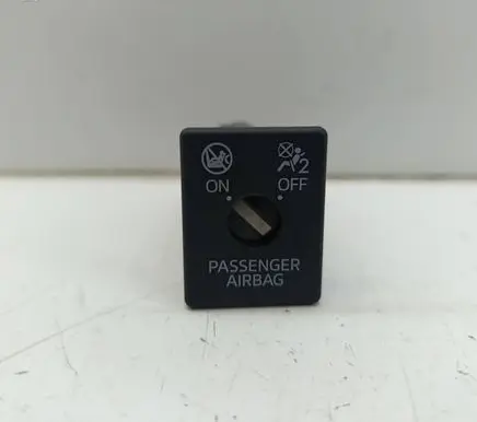 Mazda 3 III Passenger airbag on/off switch 