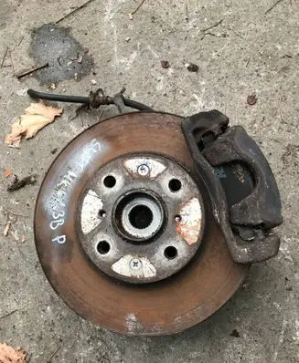 Suzuki Swift I Front wheel hub spindle knuckle