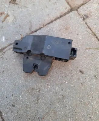 Citroen C4 I Loading door lock 