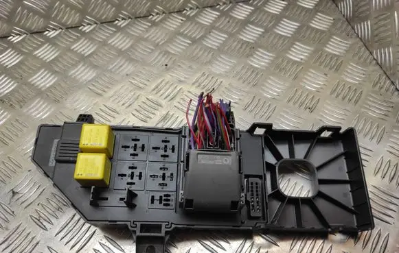 Opel Signum Fuse module 460023260 12798346 518820022