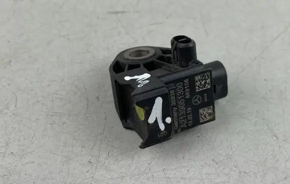 Mercedes-Benz E W213 Airbag deployment crash/impact sensor A2139051300