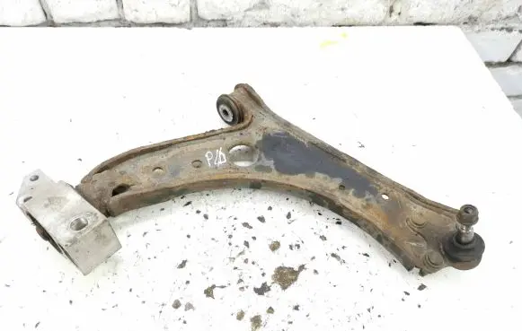 Skoda Octavia Mk2 (1Z) Front lower control arm/wishbone