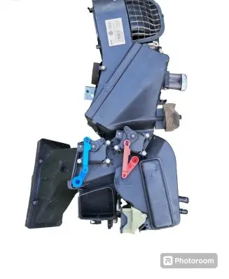 Volkswagen PASSAT B5 Interior heater climate box assembly housing 8D1820005E