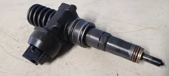 Audi A4 S4 B6 8E 8H Fuel injector 038130073BN