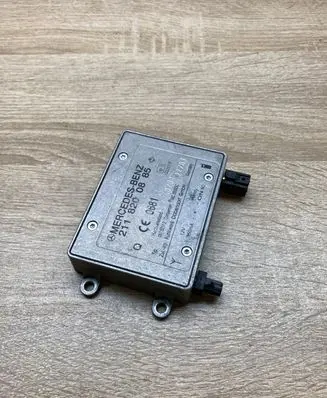Mercedes-Benz E W211 Aerial antenna amplifier 2118200885
