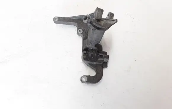 Volvo V50 Engine mounting bracket