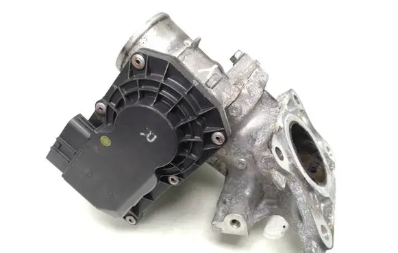 Toyota Yaris Throttle valve 261000N030