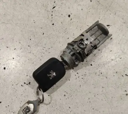 Peugeot 607 Ignition lock N0500109