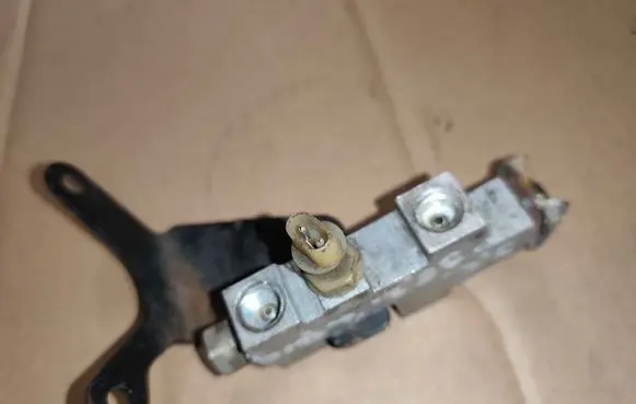 Jeep Grand Cherokee Brake power pressure regulator P52128421AA