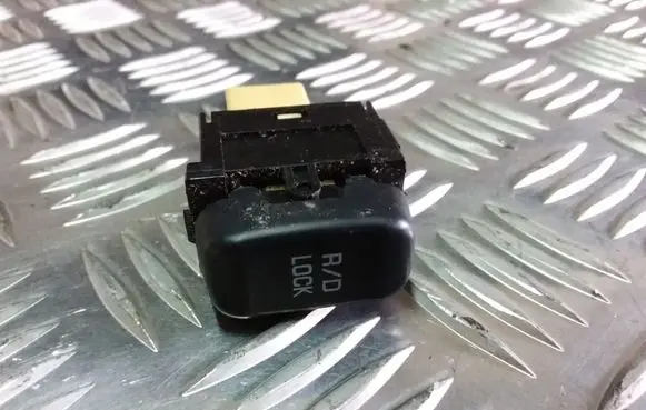 Mitsubishi Pajero Central locking switch button 11170