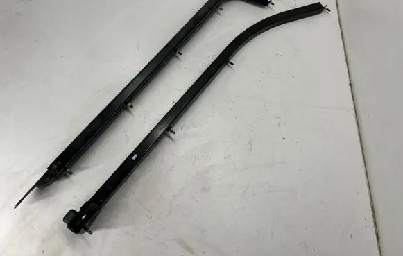 Chrysler Pacifica Sliding door upper top rail 68186031AC 68186027AC
