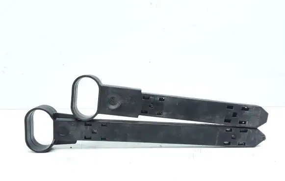 Headlight/headlamp mounting bracket