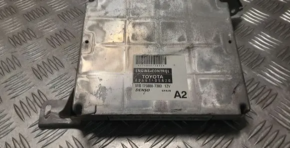 Toyota Avensis T250 Engine control unit/module 8966105A20 1758007383
