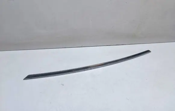 Front bumper splitter molding