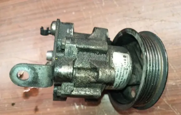 Peugeot 607 Power steering pump 9655444580