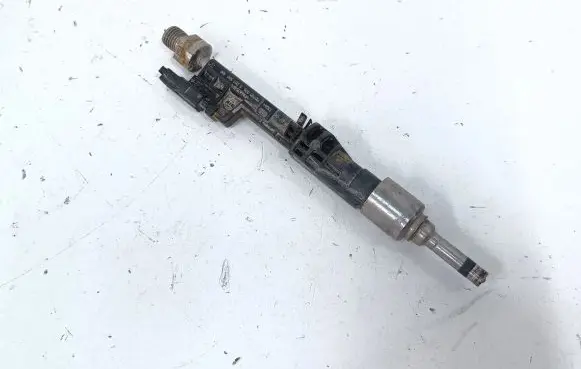 BMW X5M E70 Fuel injector 7597870 0261500109
