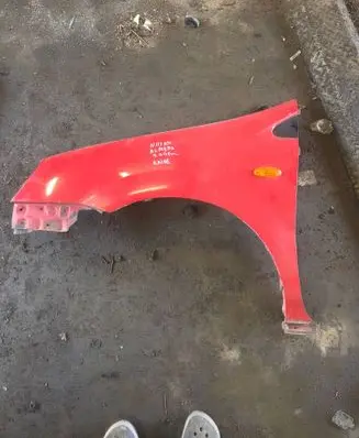 Nissan Almera Tino Fender