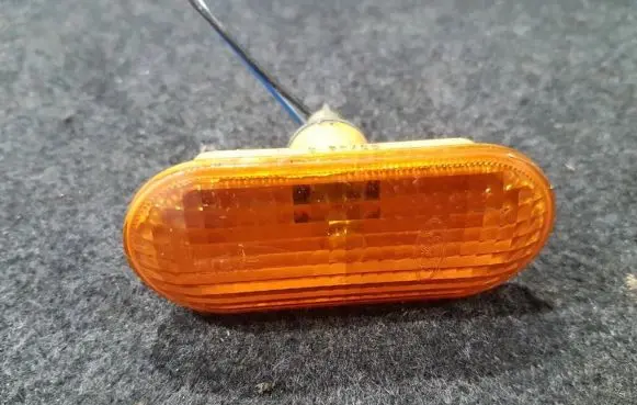 Volkswagen Golf IV Front fender indicator light