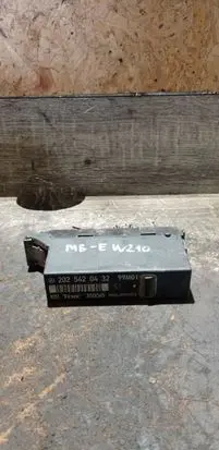 Mercedes-Benz E W210 Light module LCM 2025420432