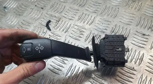 BMW 5 E39 Indicator stalk 8352172