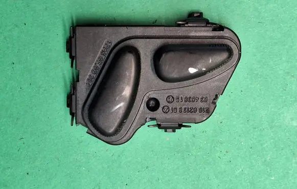 Mercedes-Benz C W203 Seat control switch 2108213851