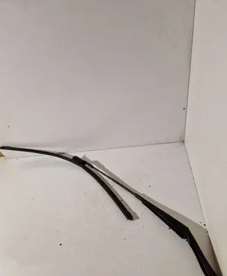 Volvo XC60 Front wiper blade arm 30753525
