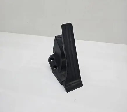 Mercedes-Benz E W213 Accelerator throttle pedal A2053000004 0967 221216