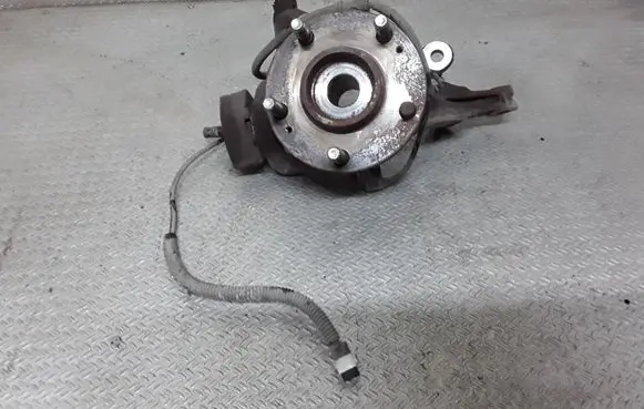 Hyundai i30 Front wheel hub spindle knuckle
