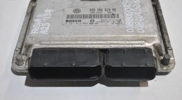 Skoda Fabia Mk2 (5J) Engine control unit/module 038906019NS 0281013082 1039S20430