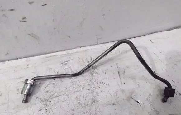 Toyota Corolla Verso AR10 Fuel injector supply line/pipe 
