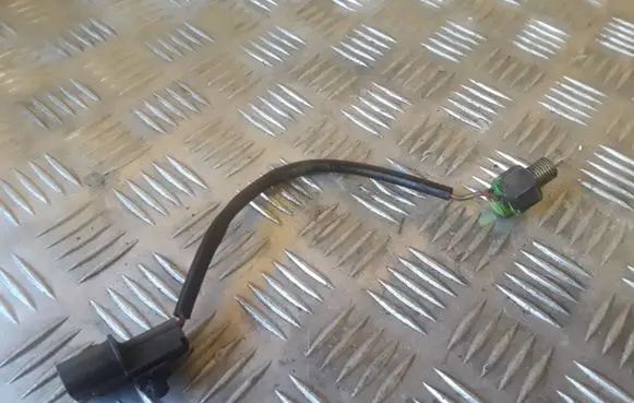 Mitsubishi Pajero Sport I Reversing light switch sensor NOCODE