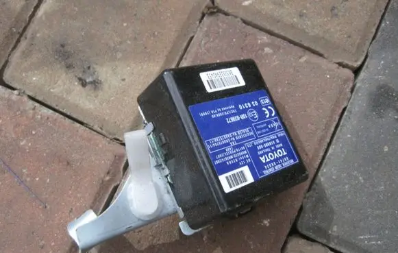 Toyota Hilux (AN10, AN20, AN30) Door control unit/module 897410K034