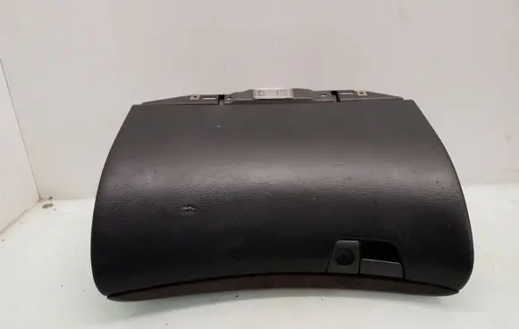 Volvo V70 Glove box 8650374