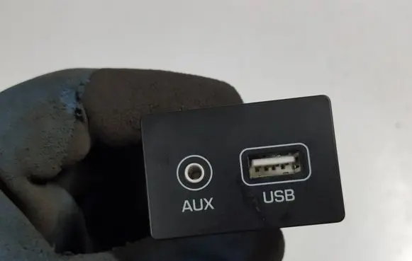 Hyundai Tucson TL USB socket connector 96120-D3500
