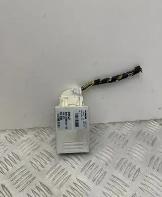 BMW 5 E60 E61 Air suspension control unit module (rear) 6766280