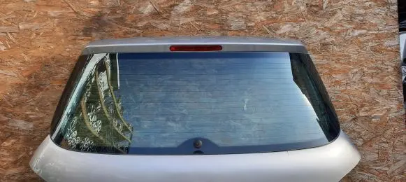 Peugeot 307 CC Front vent window/glass (coupe) 
