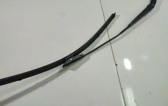 Renault Megane III Front wiper blade arm 