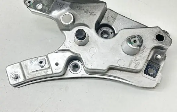 Volvo XC60 Fender mounting bracket 31424579 MD7011