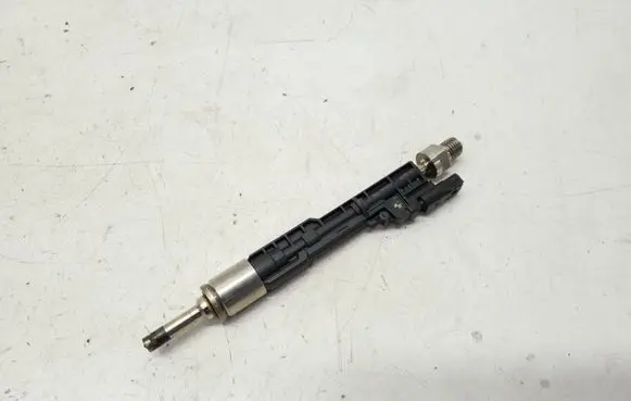 BMW 5 F10 F11 Fuel injector 13647597870 7597870 0261500109