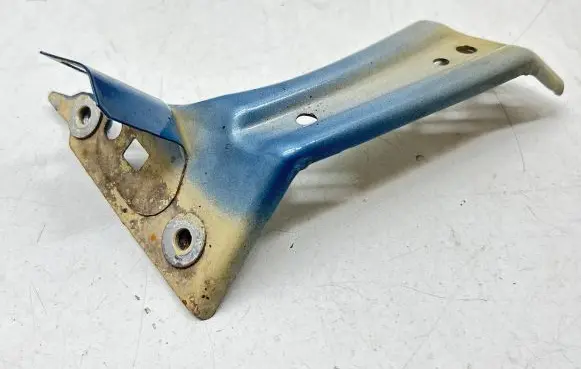 Volkswagen PASSAT B8 Fender mounting bracket 3G0821142A