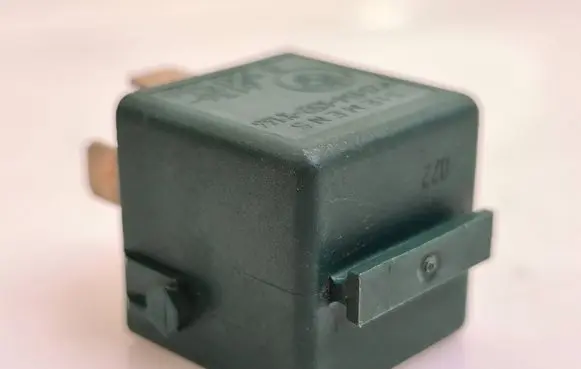 BMW 5 E39 Other relay V23134K52X166 6136 8350566