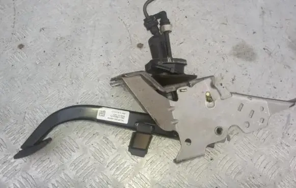 Ford Focus Clutch master cylinder 3m517a543bd 3m51-7a543-bd